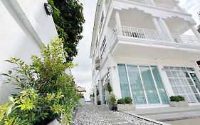 The White House Rachamankha เดอะ ไวท์เฮ้าส์ ราชมรรคา